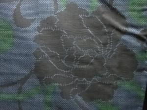 アンティーク　花唐草模様織出し本場泥大島紬着物（5マルキ）